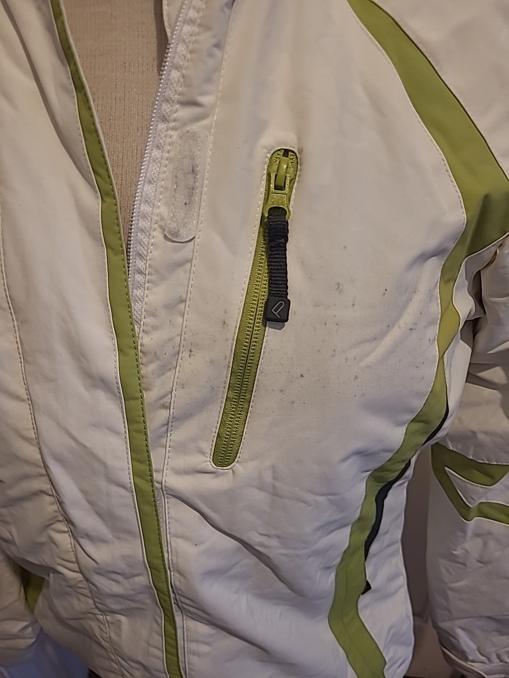Ladies Parallel Size 12 White/Green Fleece Lined Warm Jacket(Marks On Front)