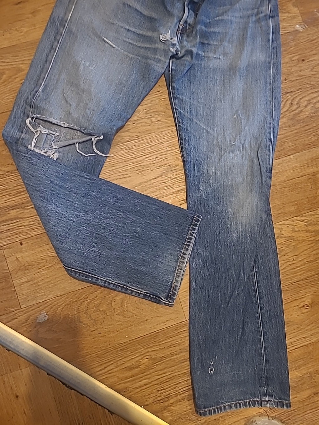Mens Levi 501 Size 34x34 Ripped Denim Jeans