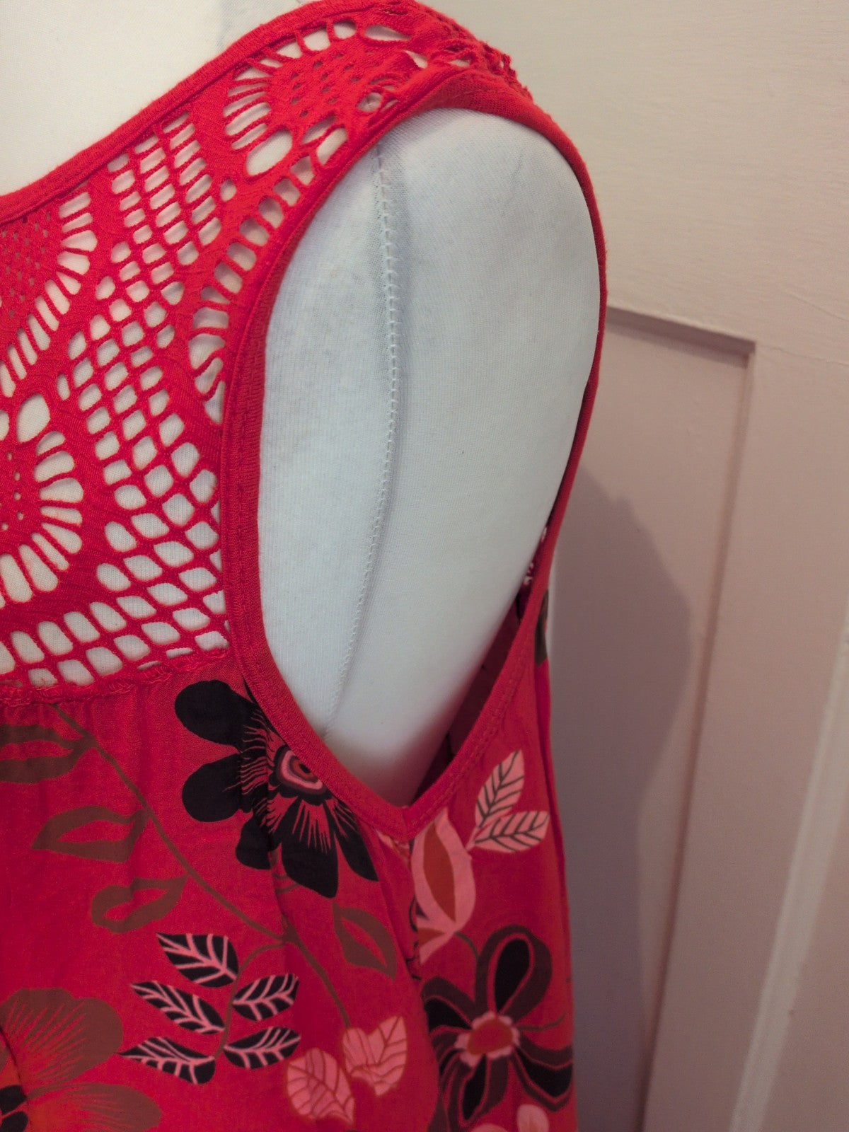 Ladies XL Red Flower Sleeveless Dress
