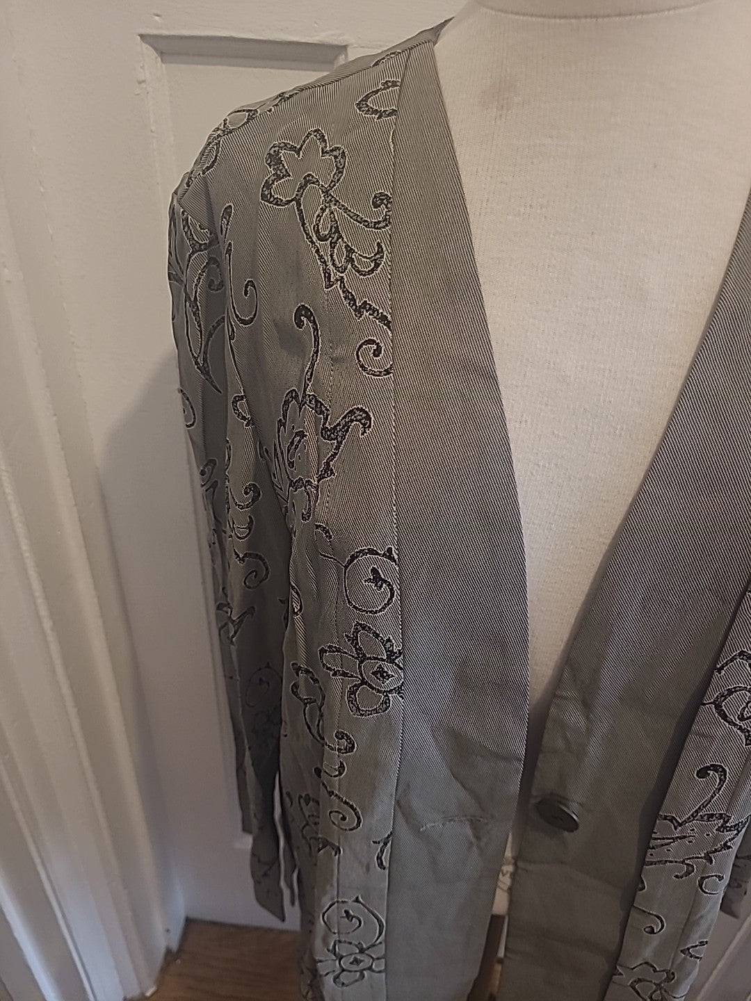 Brand New Ladies Size 14-16 Grey Black Long Sleeved Jacket