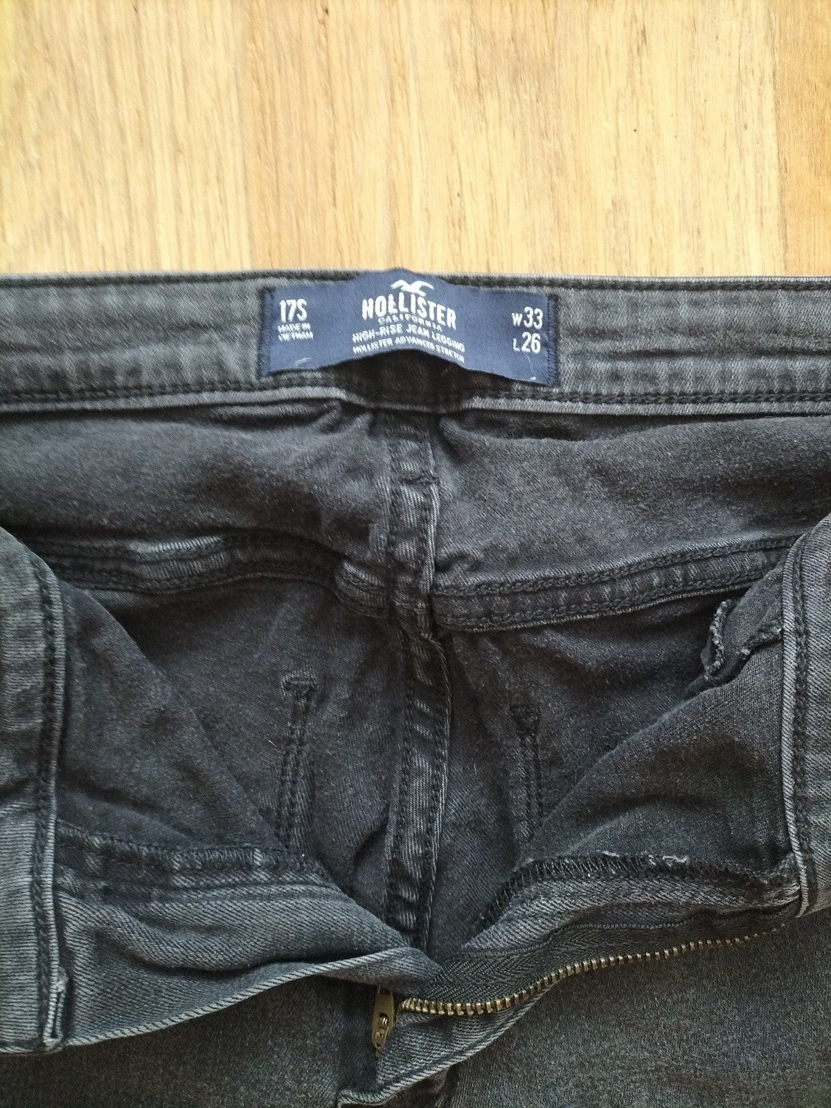 Ladies Hollister Size 33x26 Charcoal High Rise Jean