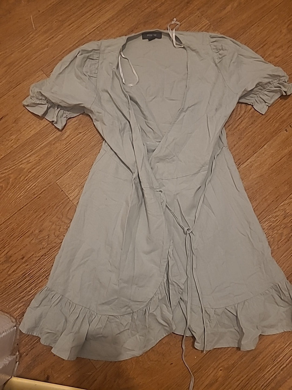 Ladies Primark Size 10 Pale Sage V Neck Short Sleeved Dress