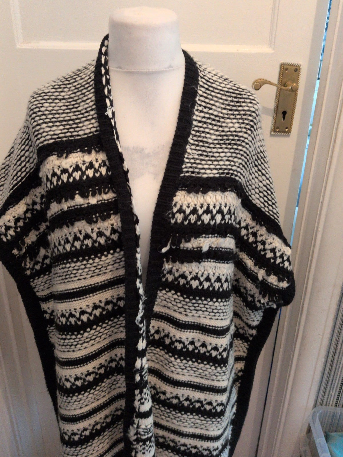 Papaya S/M Black And White Knit Short Sleeve Cardigan
