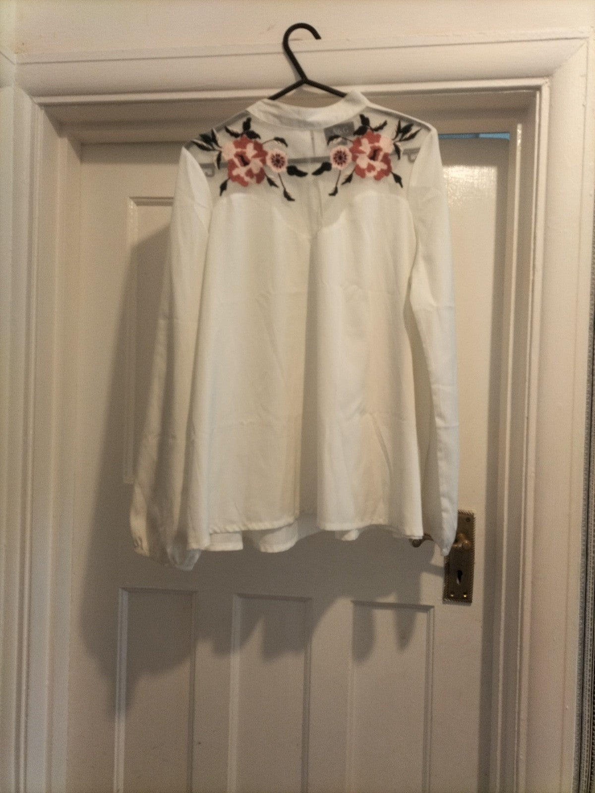 Ladies A+G Size XS White Floral Mesh Long Sleeved Blouse