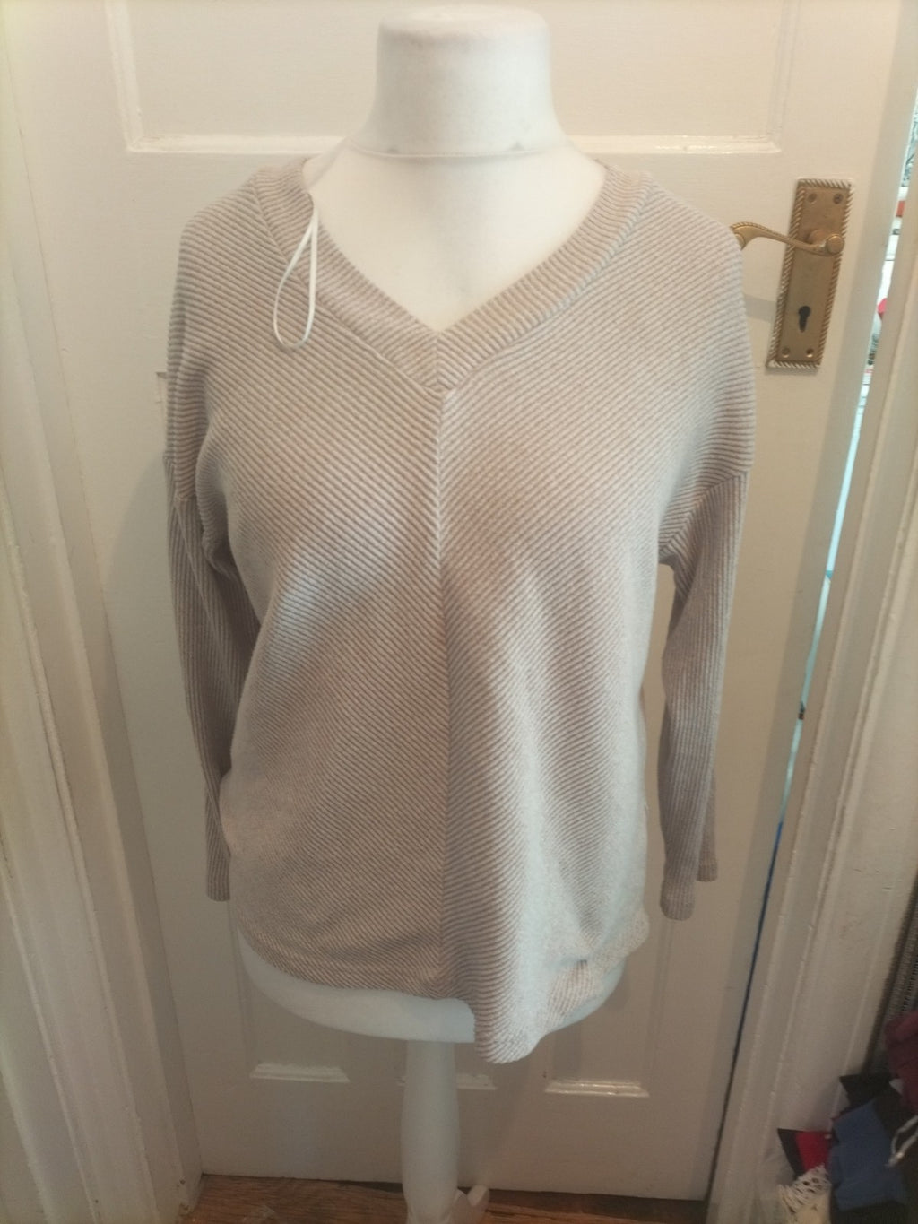 Jeff Banks 14-16 Flax Coloured Ribbed V Neck Jumper