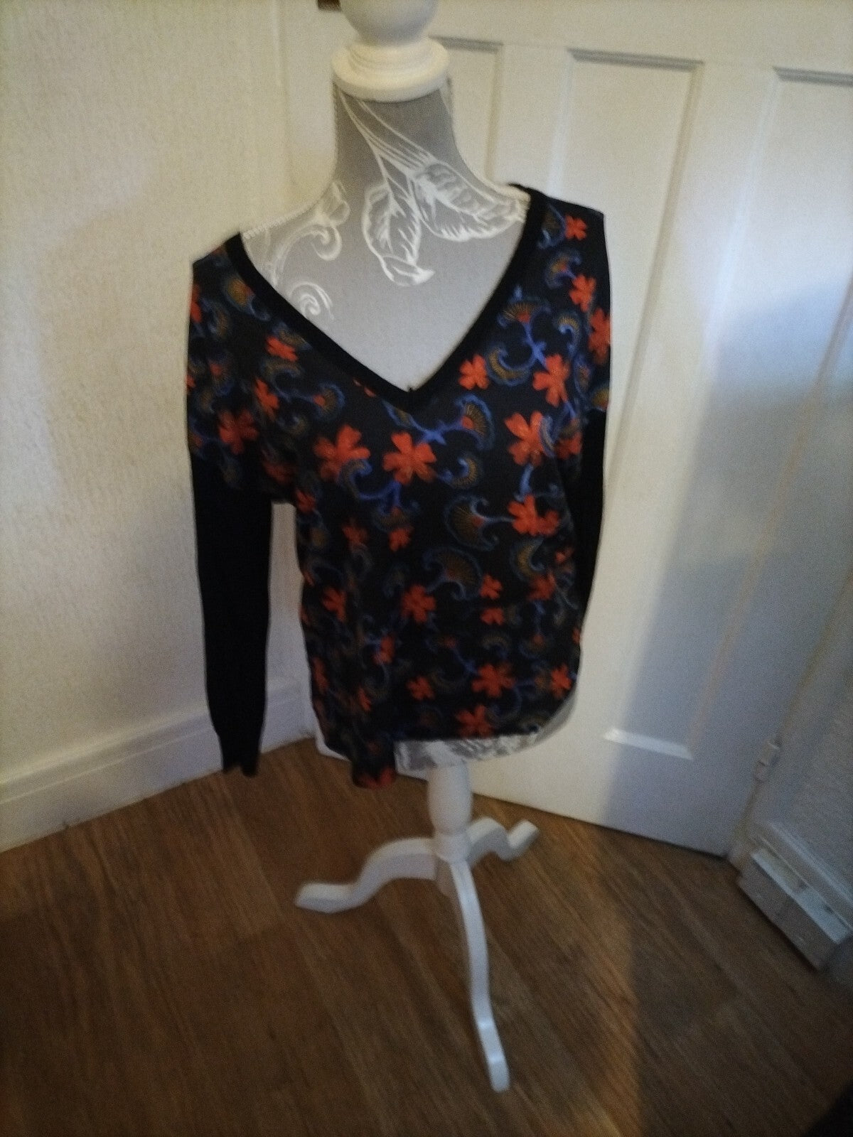 Ladies Zara Size Small Floral Long Sleeved Blouse