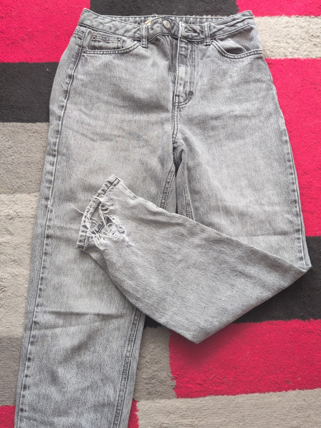 Topshop 28x32 Grey Ripped Hem Jeans