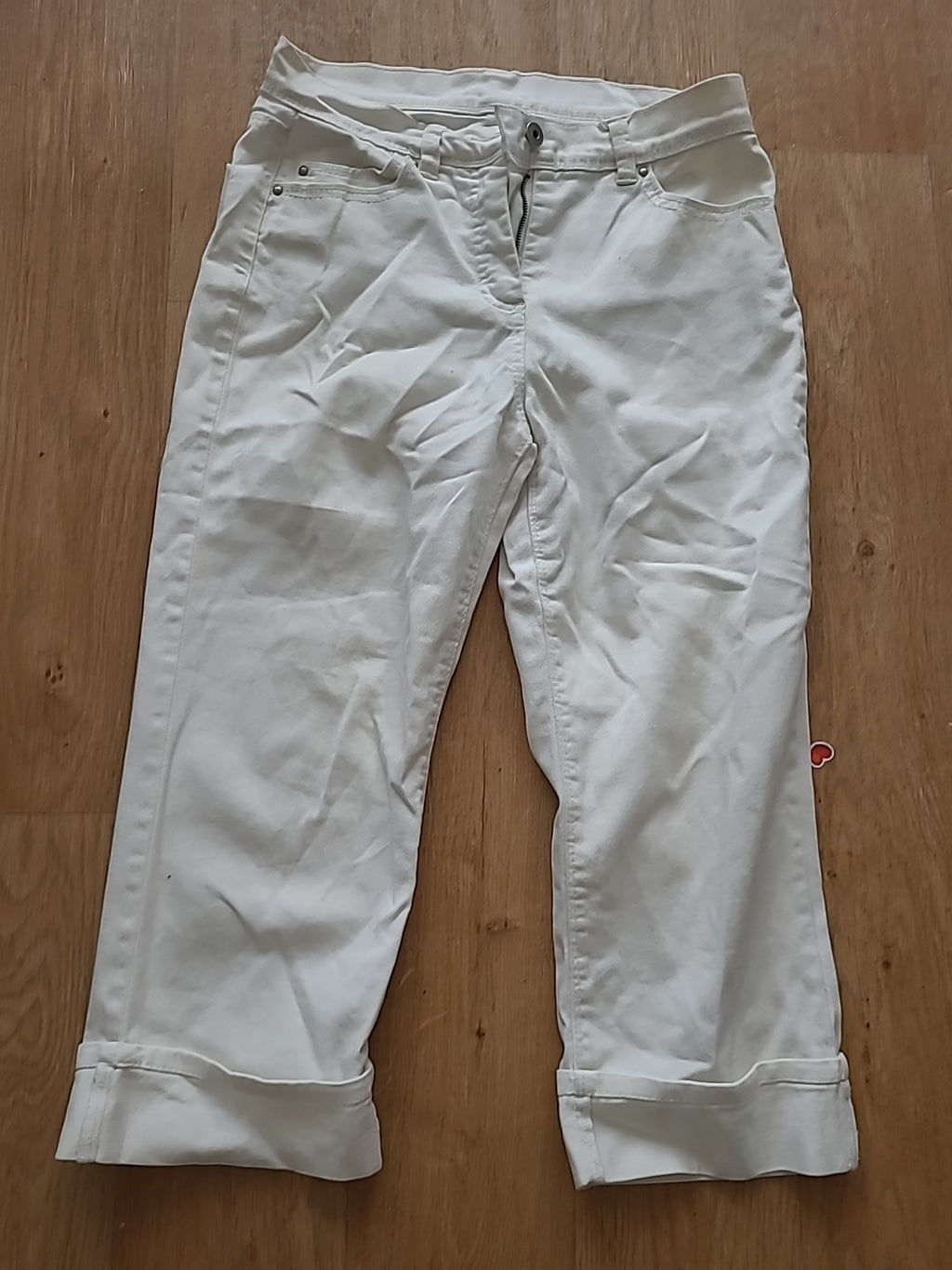 Ladies Size 8 White Denim Cropped Jeans Small Mark On Front