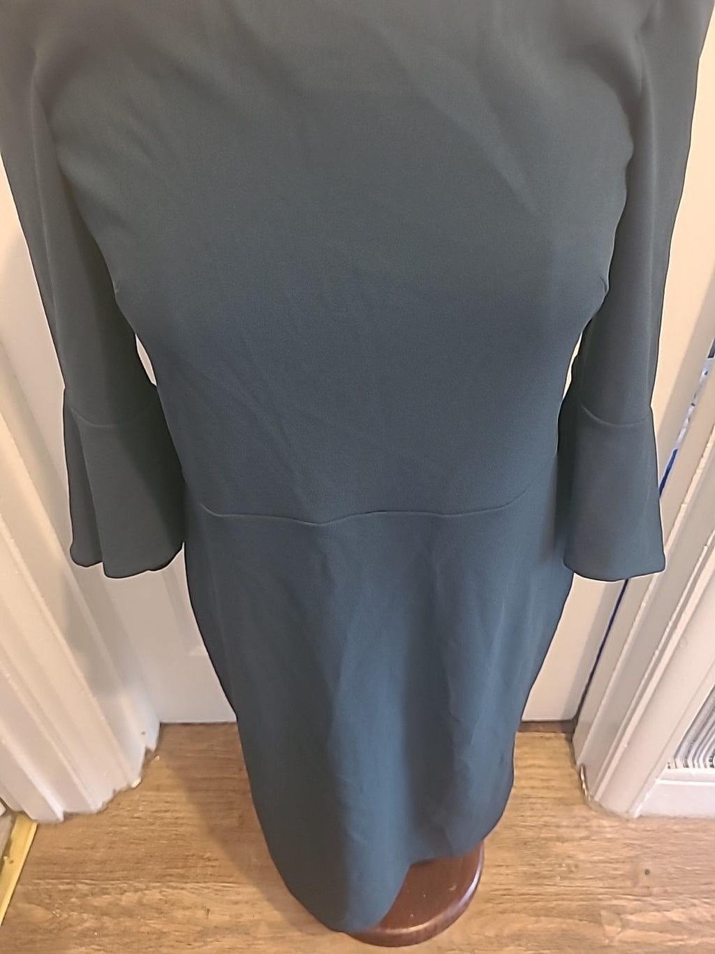 Ladies H&M Size Medium Green Short Sleeve Dress