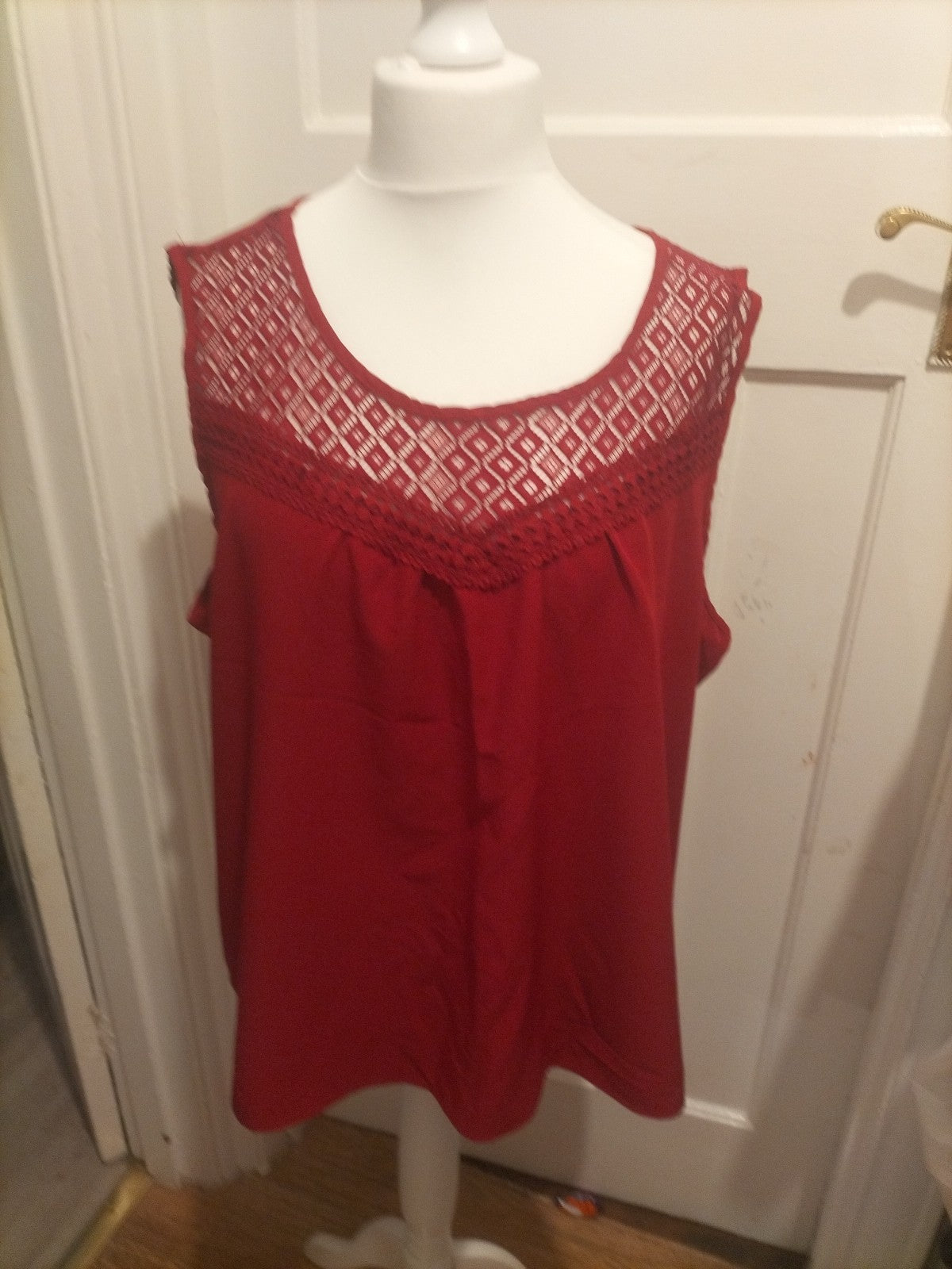 Ladies Size 4XL Deep Red Sleeveless Patterned Top