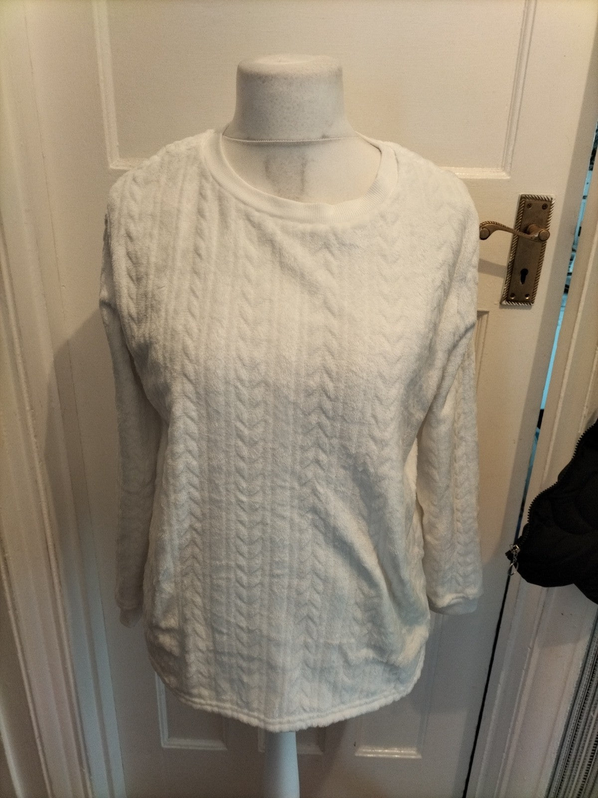 Ladies Primark Size 12-14 White Fluffy Jumper Loungewear