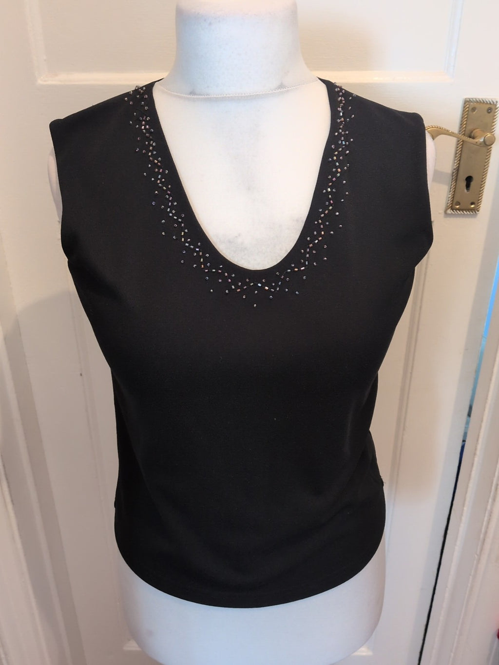 Ladies Epilogue Size 14 Black Patterned Neck Sleeveless Blouse