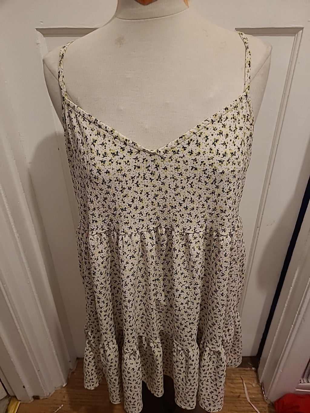 Ladies Primark Size XL White With Green And Black Floral On Sleeveless Dress