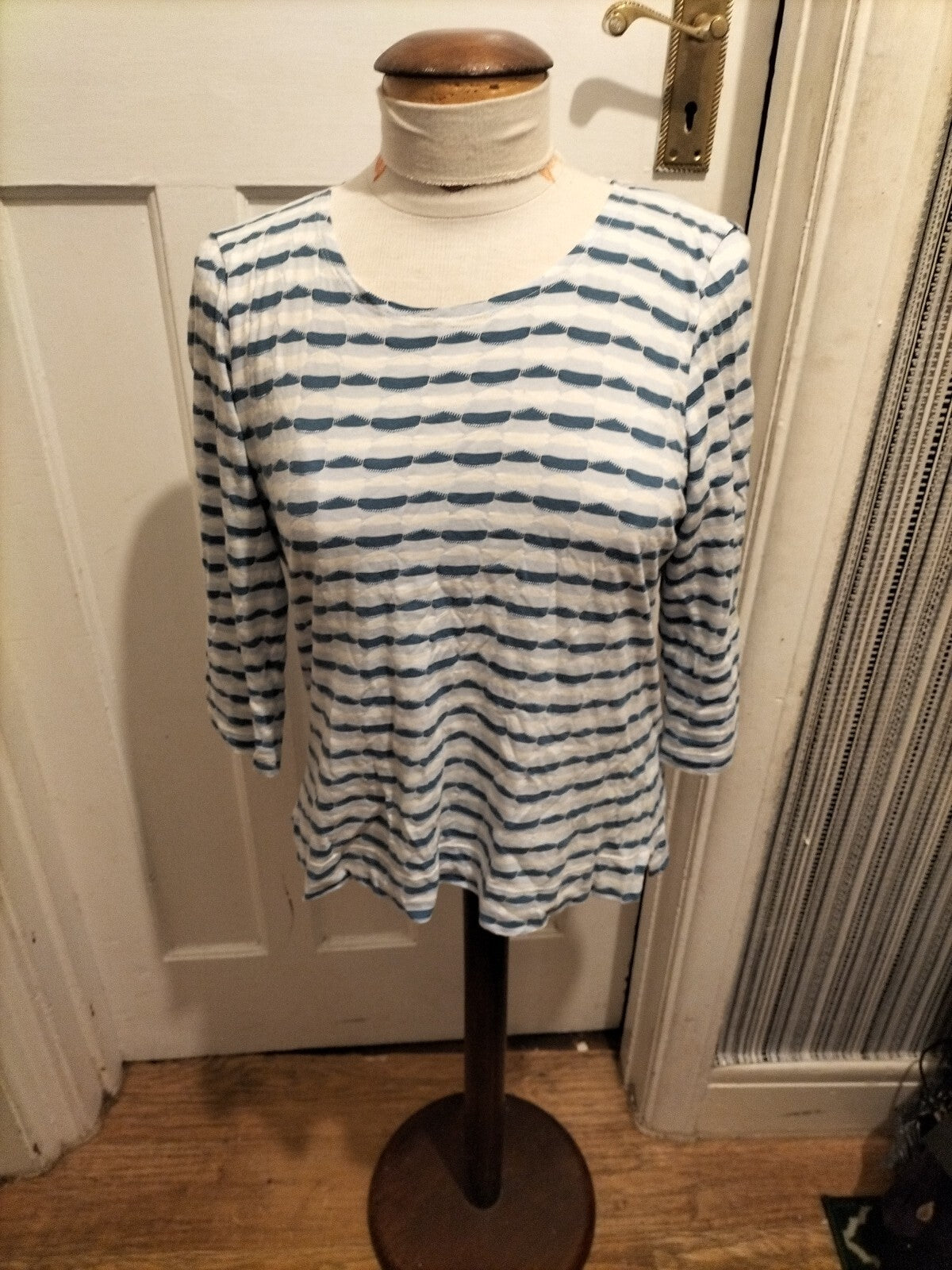 Ladies Cotswold Size Small Blue And White Long Sleeved Blouse