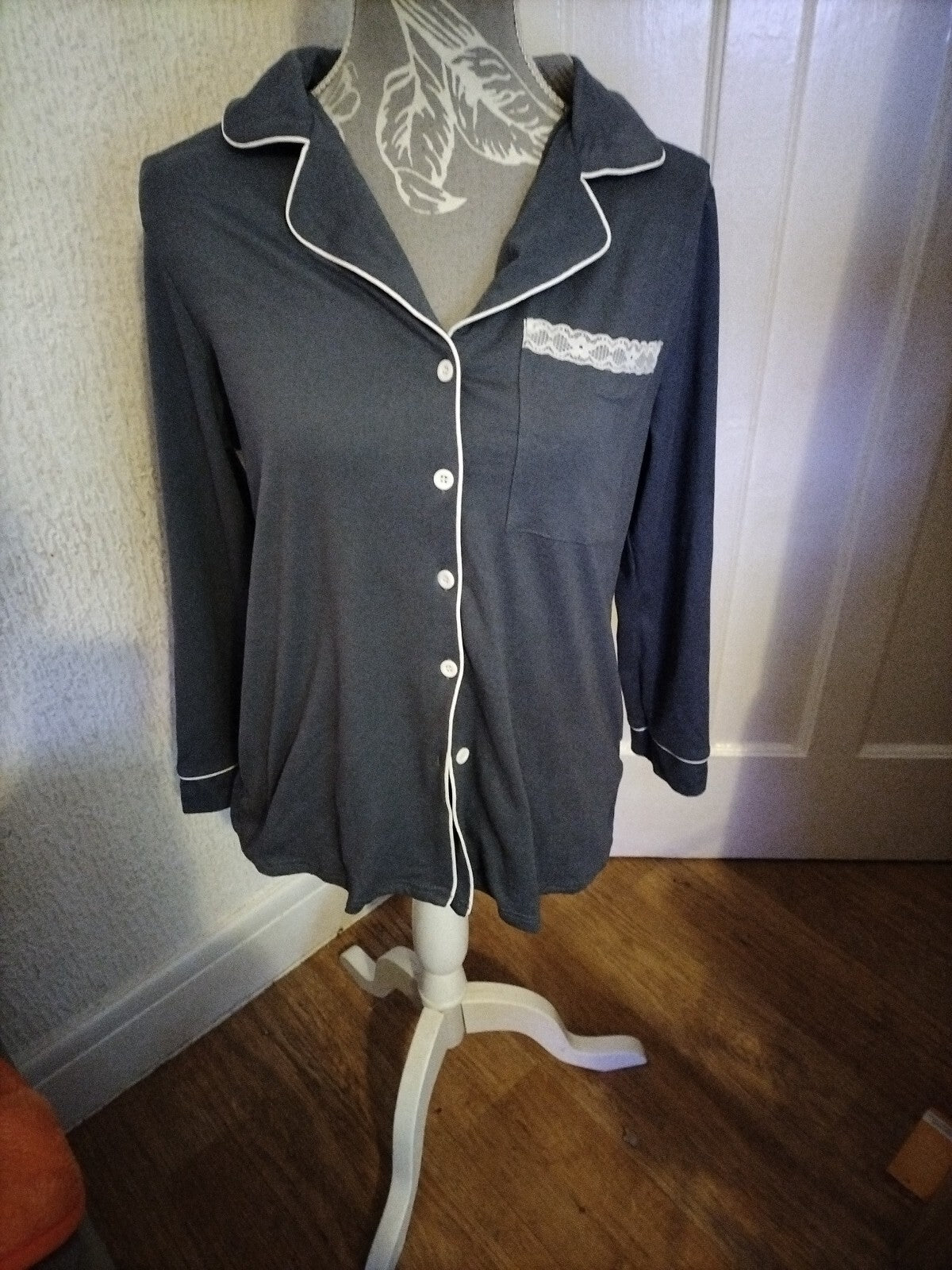 Brand New Ladies Vlazom Small Grey Long Sleeved Night Shirt