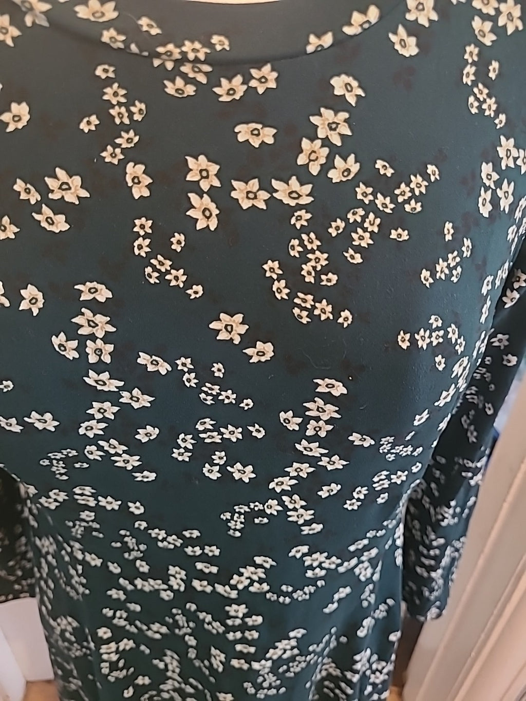 Ladies New Look Size 12 Green Floral Long Sleeved Dress