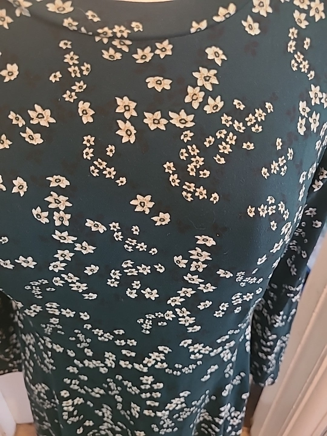 Ladies New Look Size 12 Green Floral Long Sleeved Dress