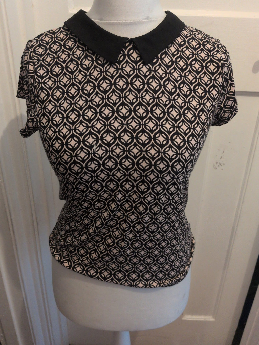 Primark 8 Black And Pale Beige Short Sleeve Collared Top