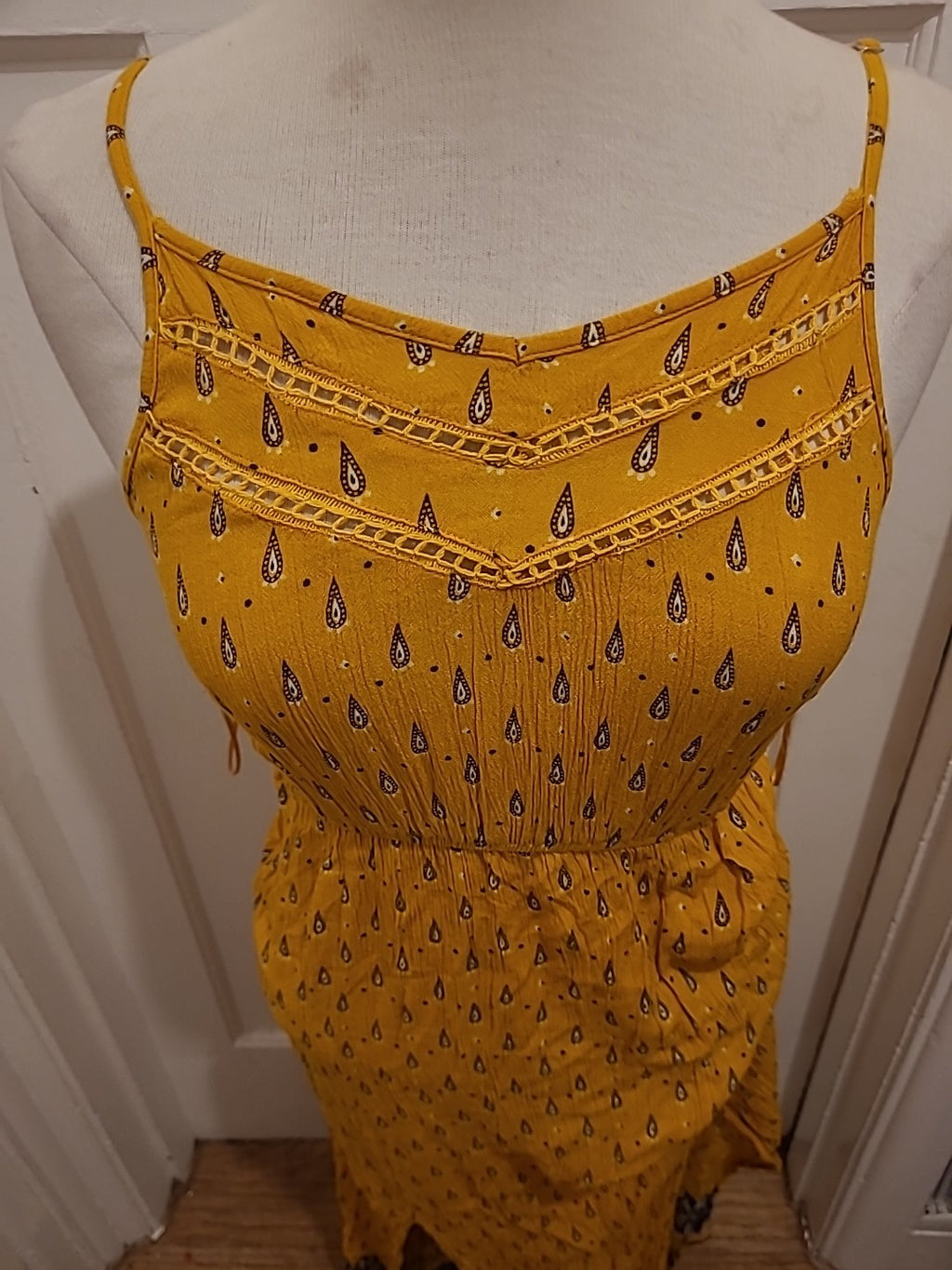 Ladies Select Size 8 Mustard Detailed Sleeveless Dress