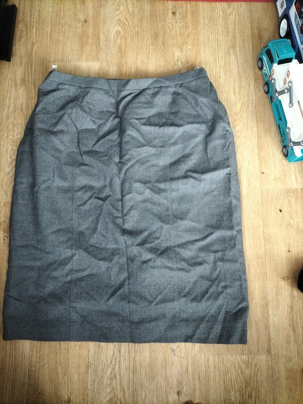 Ladies Eastex Size 20 Grey Skirt