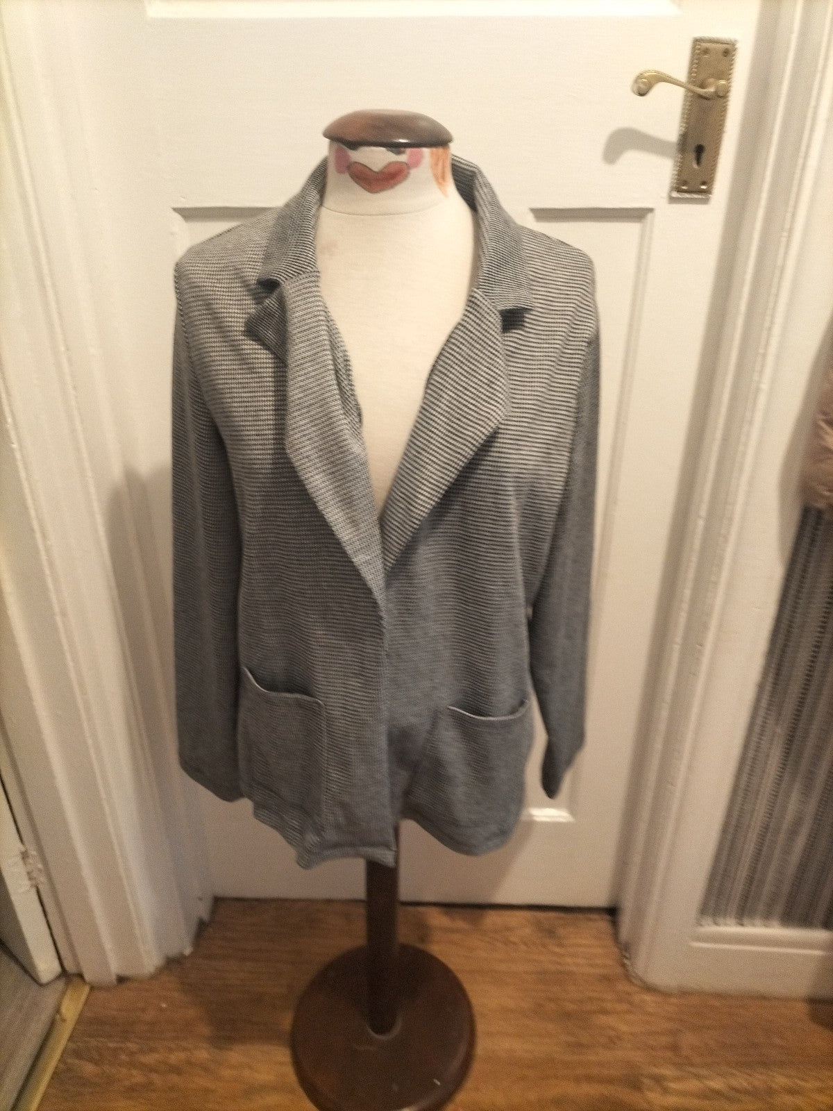 Ladies Tu Size 12 Black White Fleck Long Sleeved Cardigan
