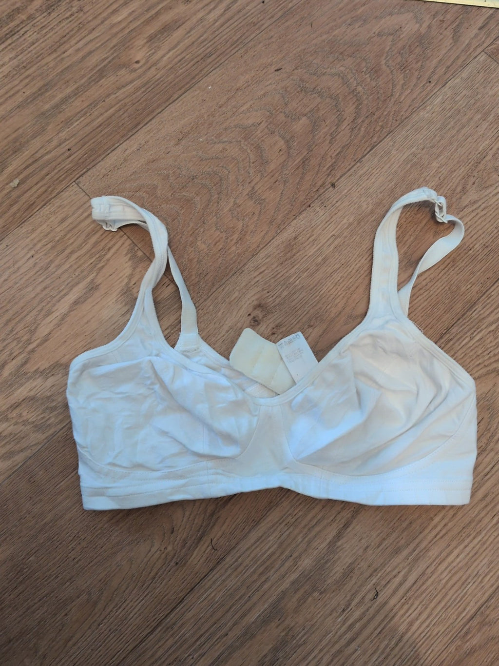 Marks And Spencer 30c White No Pad No Wire Bra