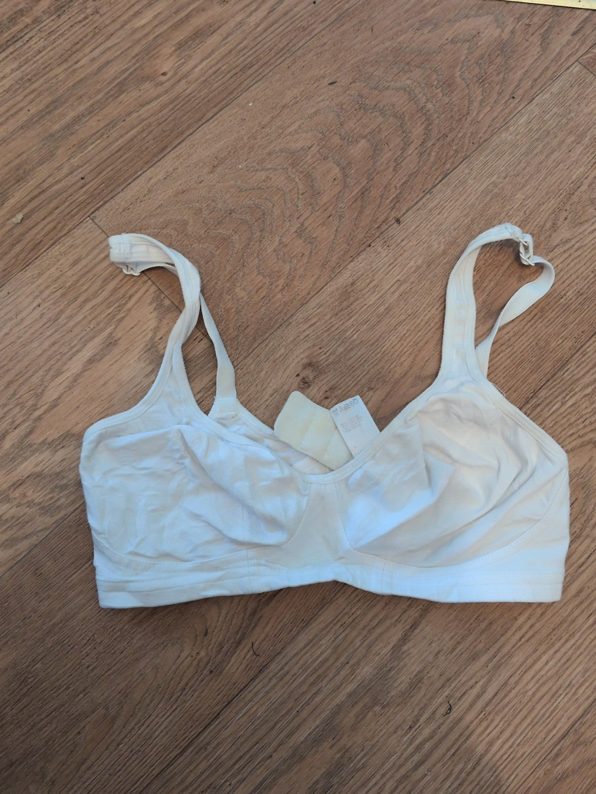 Marks And Spencer 30c White No Pad No Wire Bra