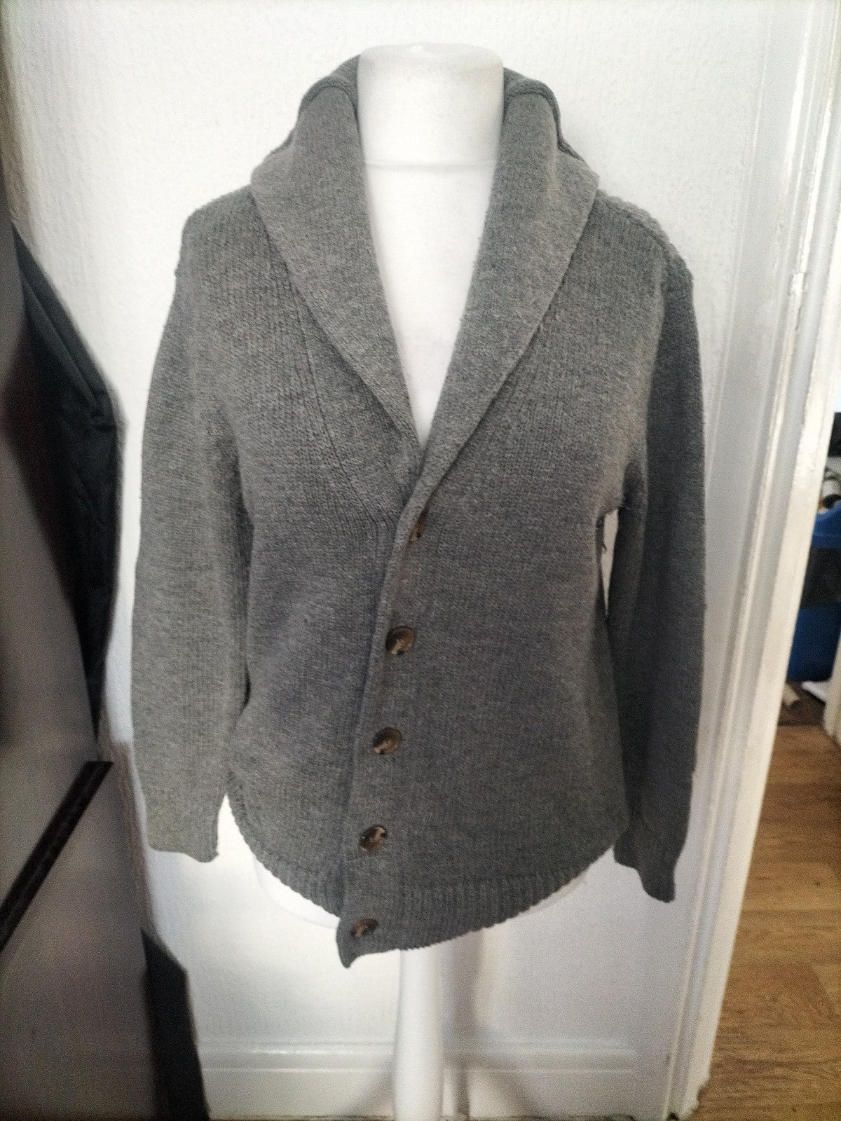 Mens J.Hampton Size Small Wool Rich Grey Cardigan