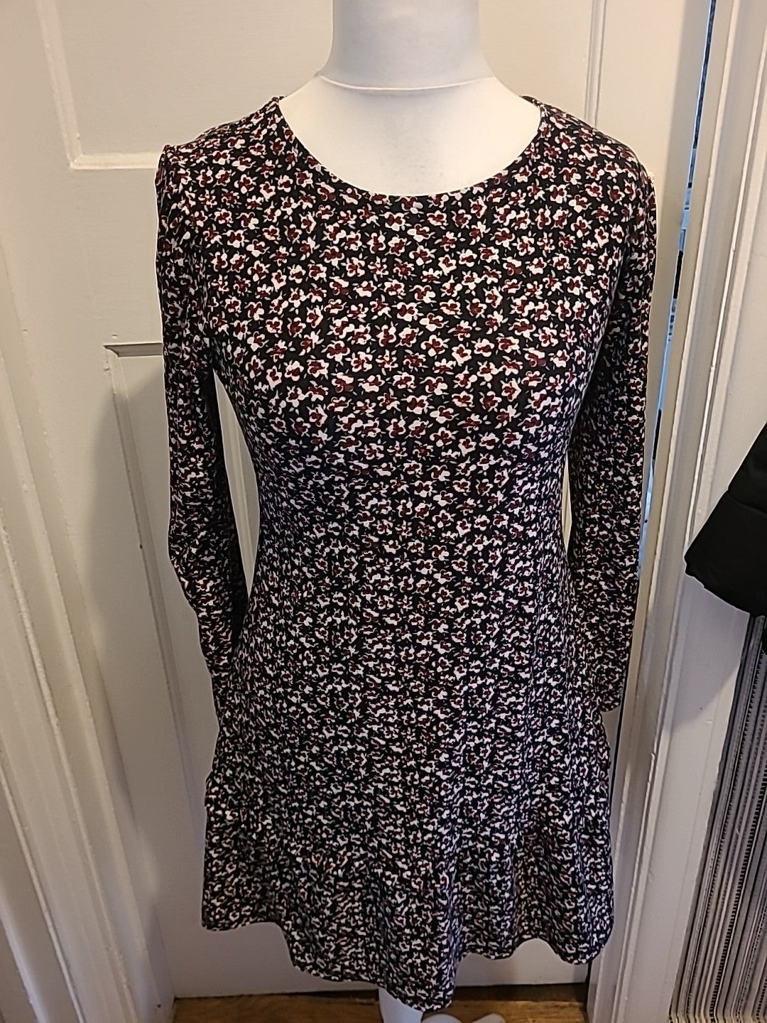 Ladies Primark Size 10 Black Purple Floral Long Sleeved Dress