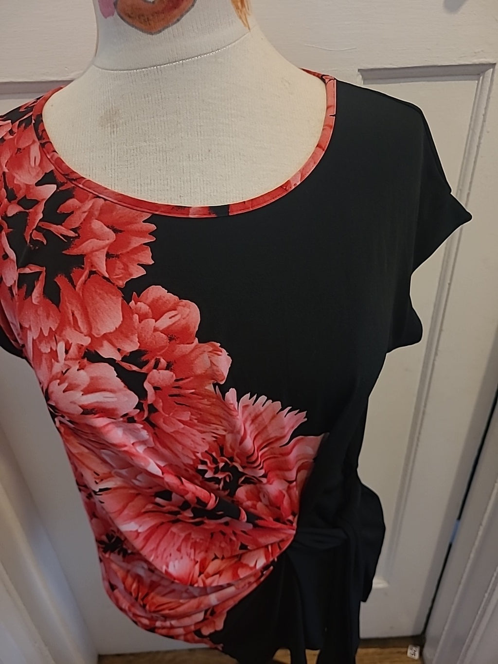 Ladies Debenhams Size 14 Petite Black Hot Pink Floral Short Sleeved Blouse