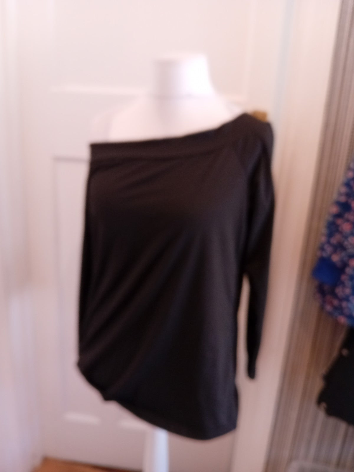XL Black Wide Shoulder Long Sleeve T-shirt