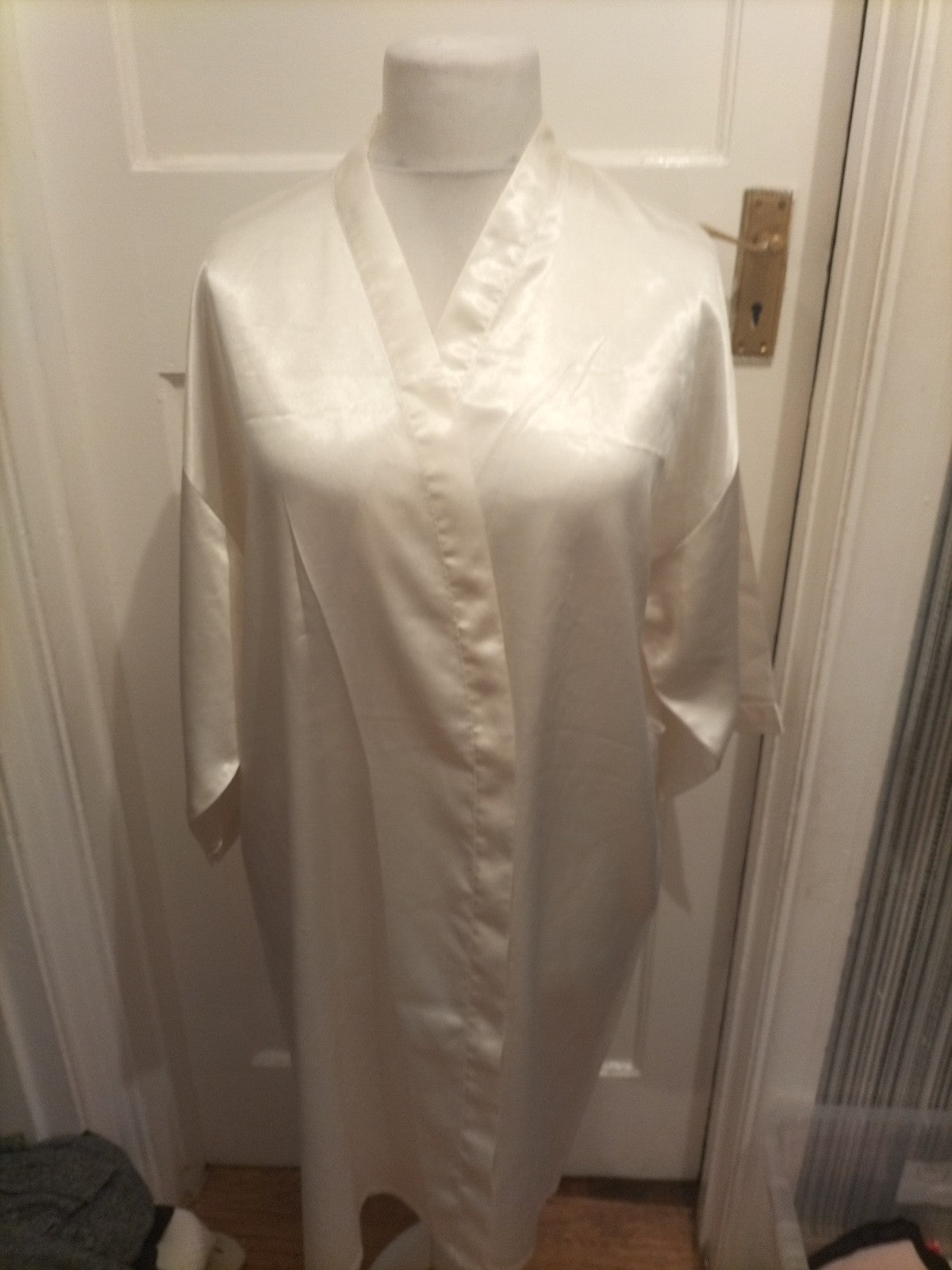 Ladies Size 14-16 Ivory Robe Without Cord