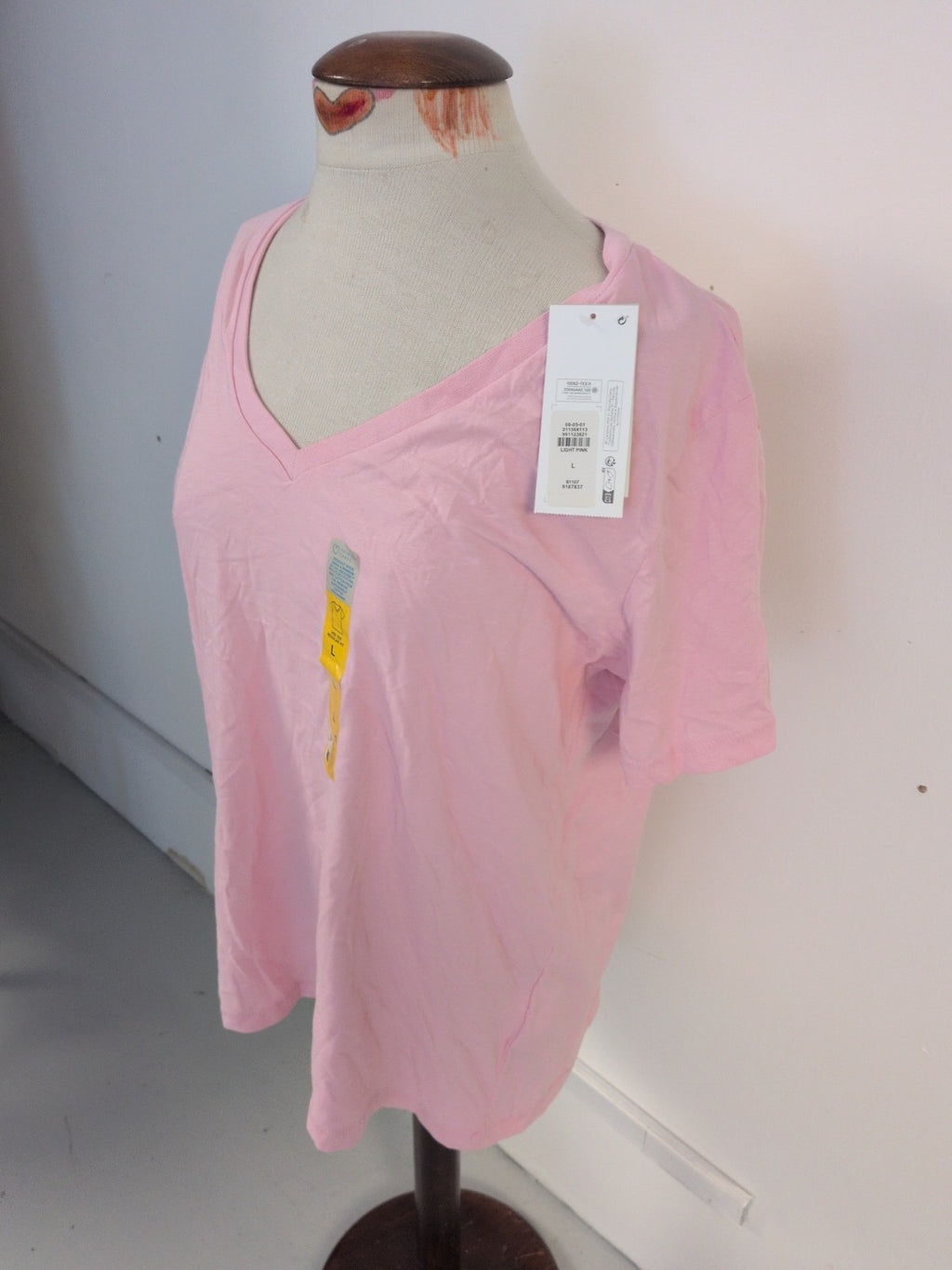 Brand New Large Pink Reg Fit Short Sleeve Vee