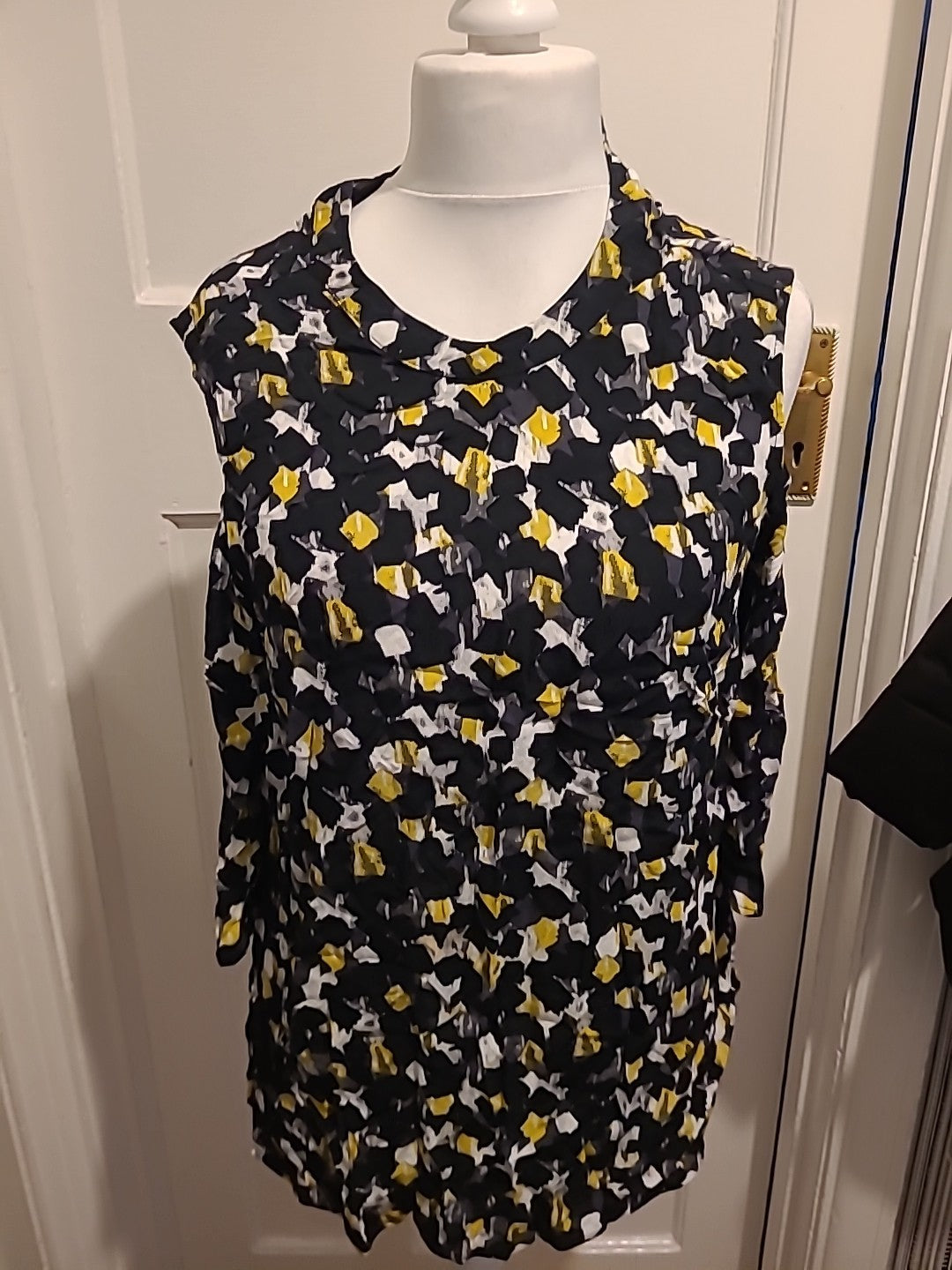 Ladies Tu Size 16 Black/White And Yellow Long Sleeved Blouse