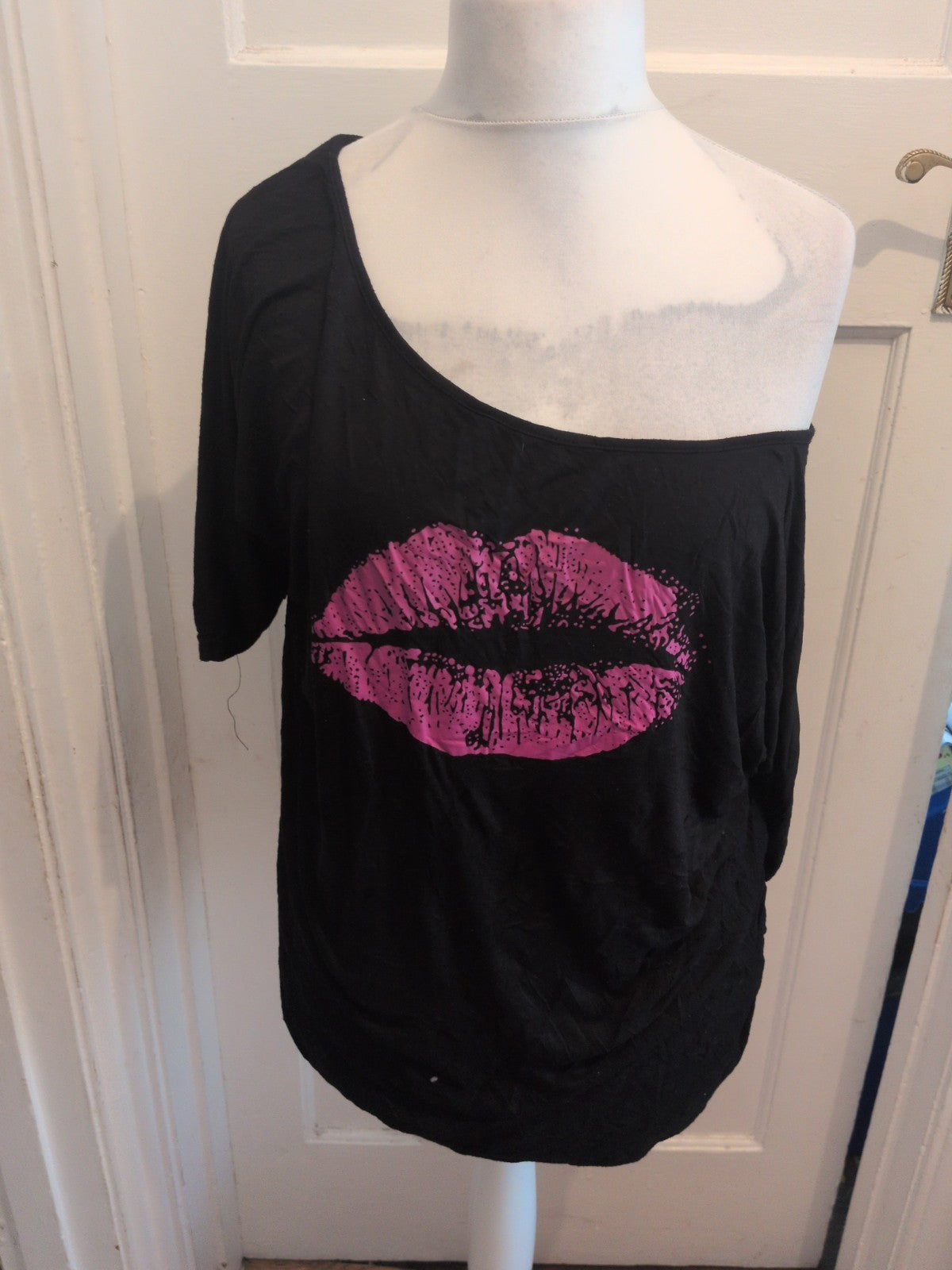 Ladies Size 5XL Black With Pink Lips T-shirt Short Sleeve