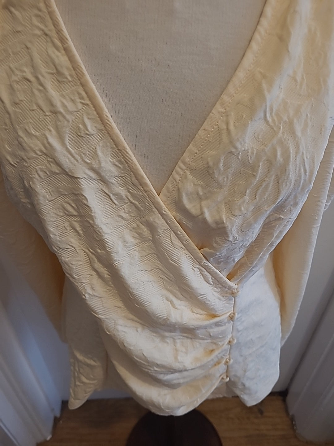 Ladies Vero Moda Size XL Very Pale Orange Long Sleeved Blouse