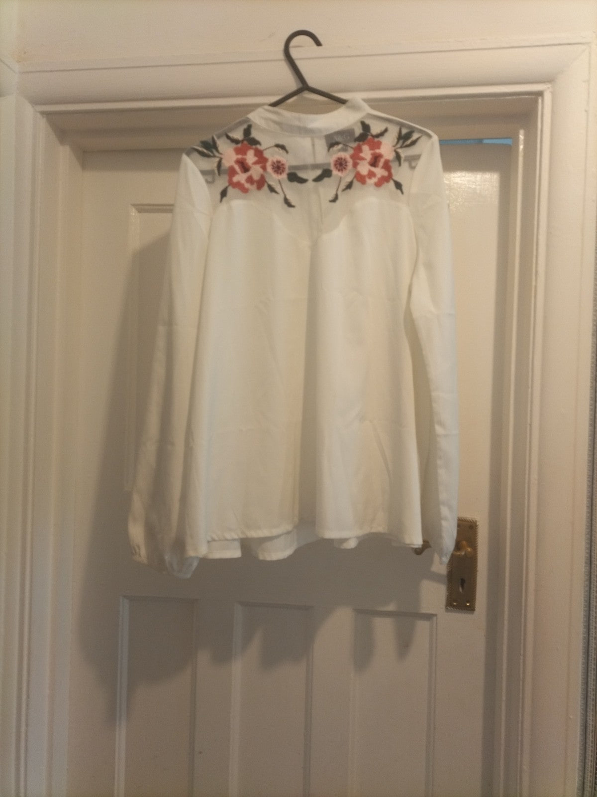 Ladies A+G Size XS White Floral Mesh Long Sleeved Blouse