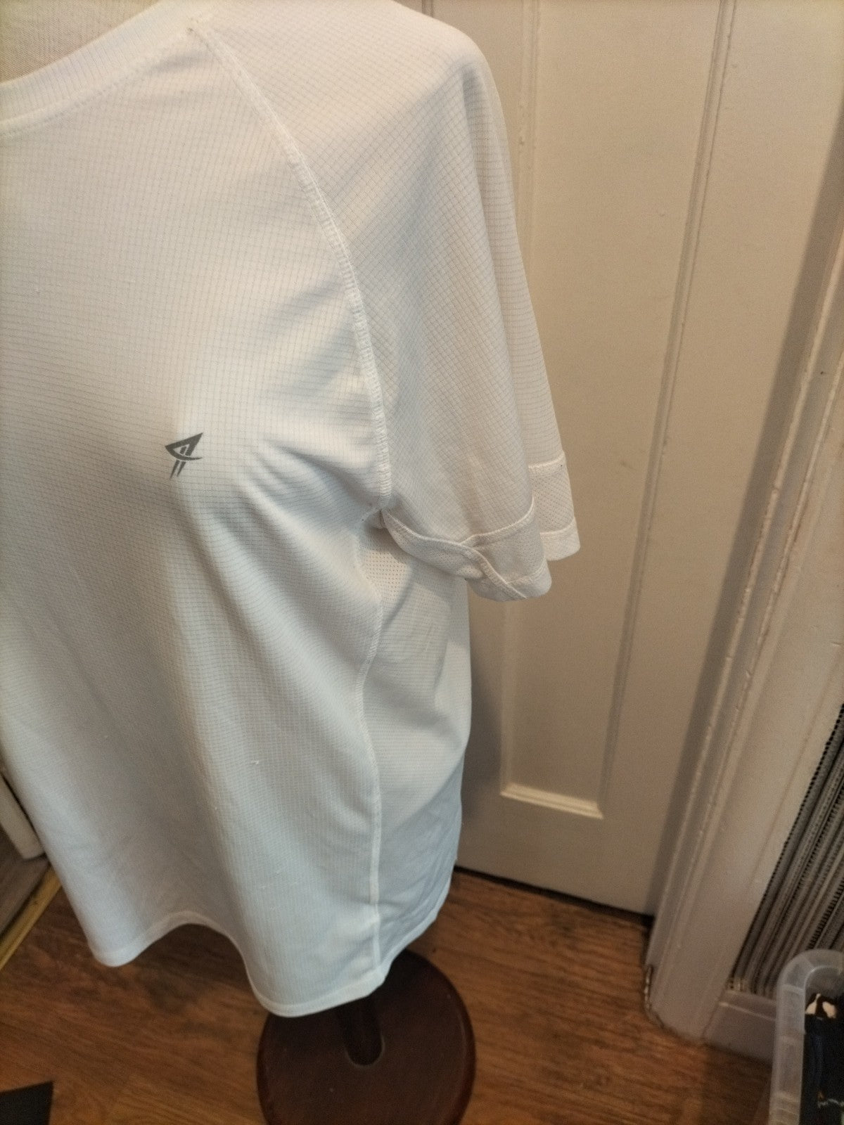 Mens Workout Size XL White Short Sleeved Tshirt