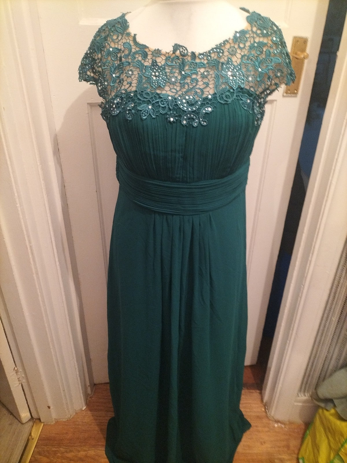 Ladies Forever Pretty Size 12 Green Sleeveless Long Length Dress