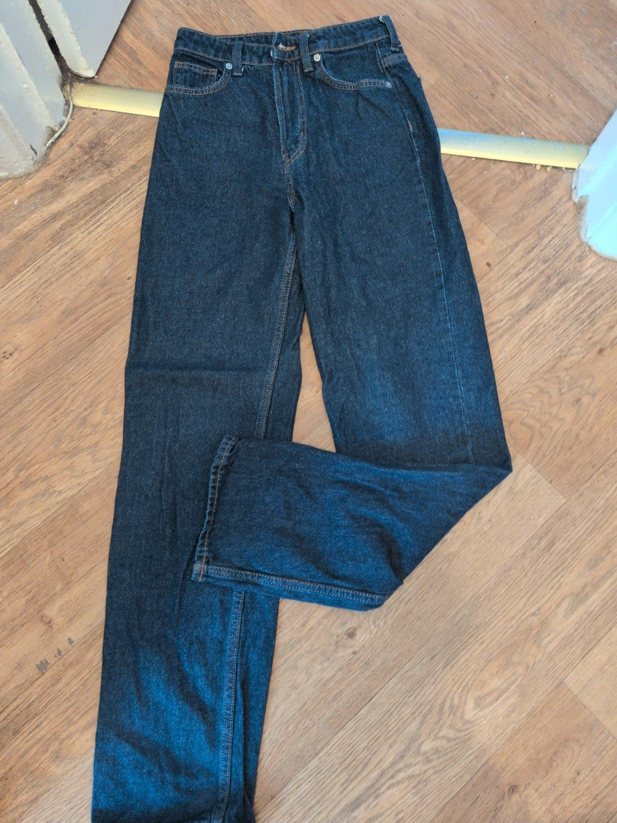 Ladies H&M Size 6 90's Straight Ultra High Waist Jeans
