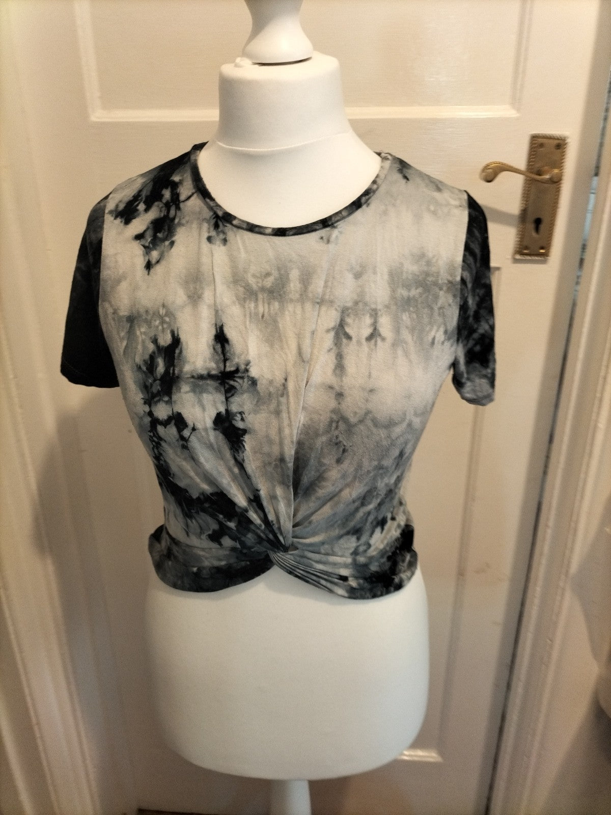 Ladies Primark Size 8 Grey/Black/White Dye Short Sleeved Top