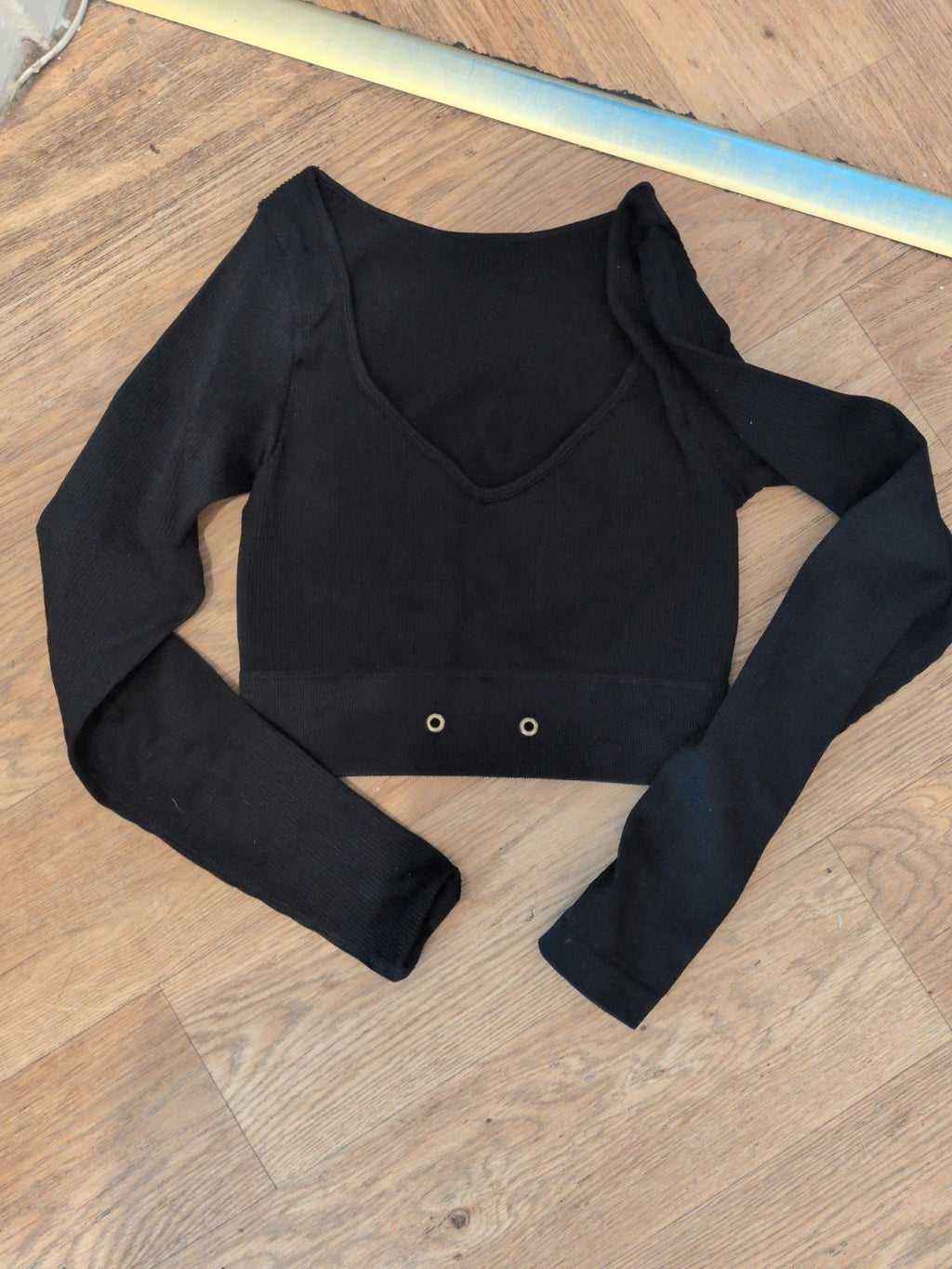 L/XL Black V Neck Long Sleeve Top