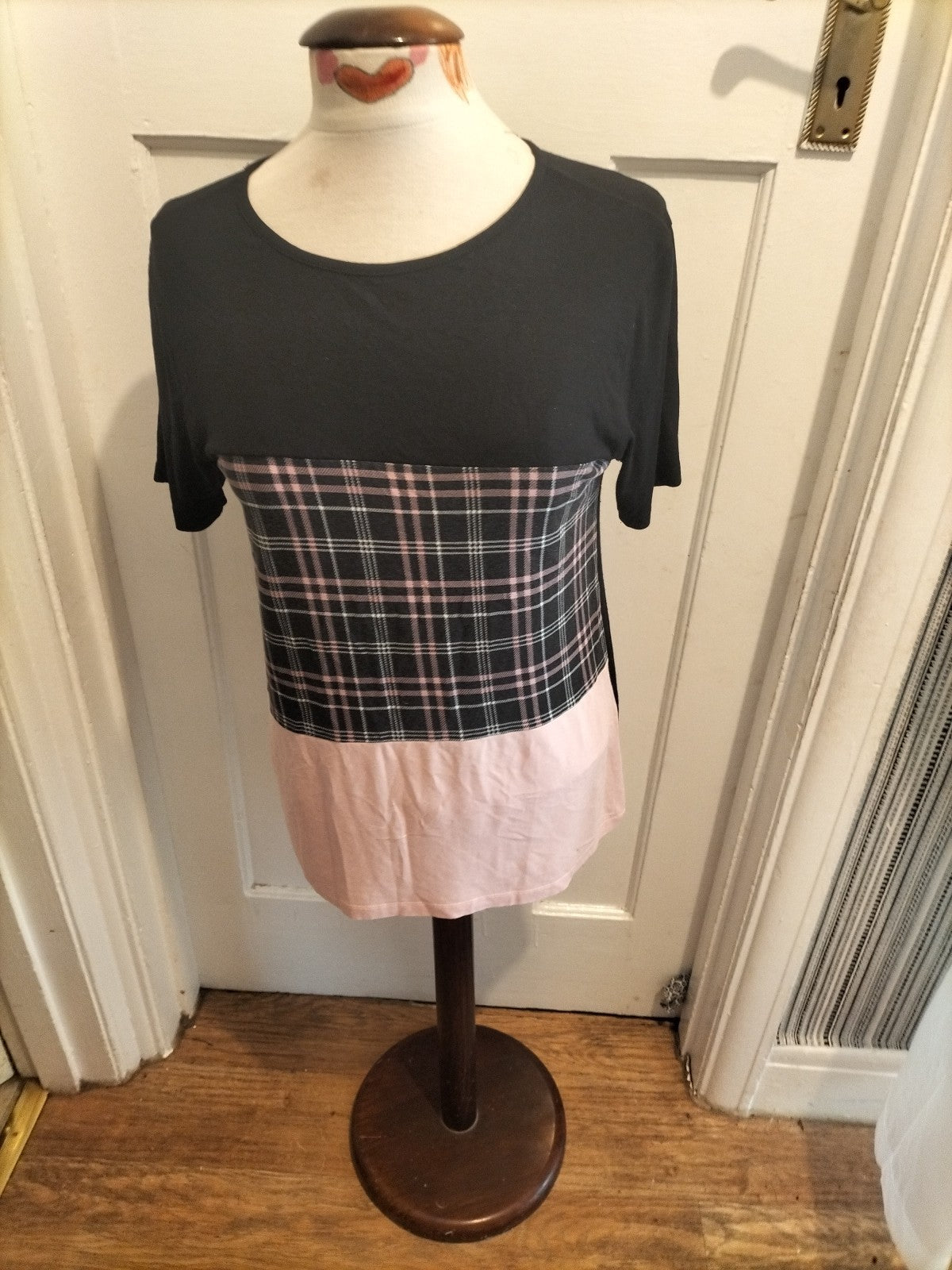 Ladies Select Size 10 Black With Pink Check Short Sleeved Tshirt