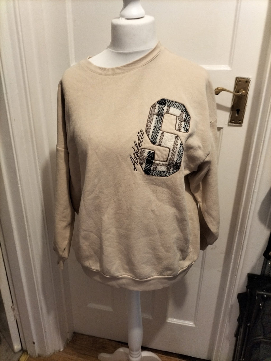 Ladies Select Size Medium Beige Long Sleeve Junper