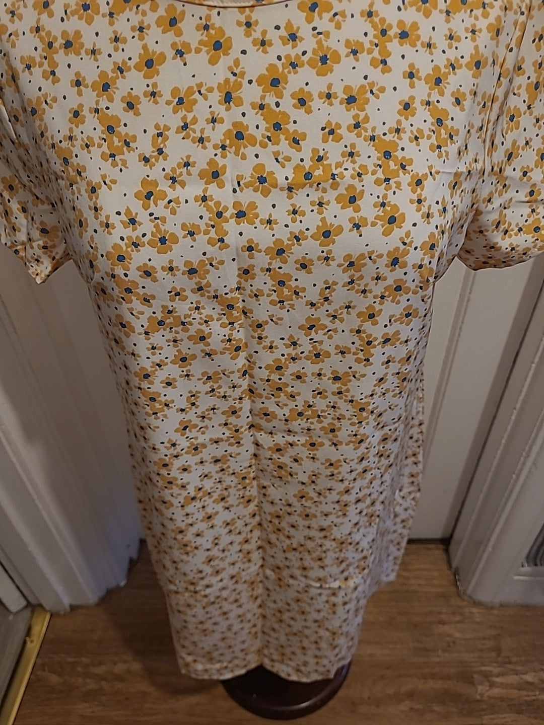 Ladies Shein Size Large Yellow Pale Beige Floral Short Sleeved Dress