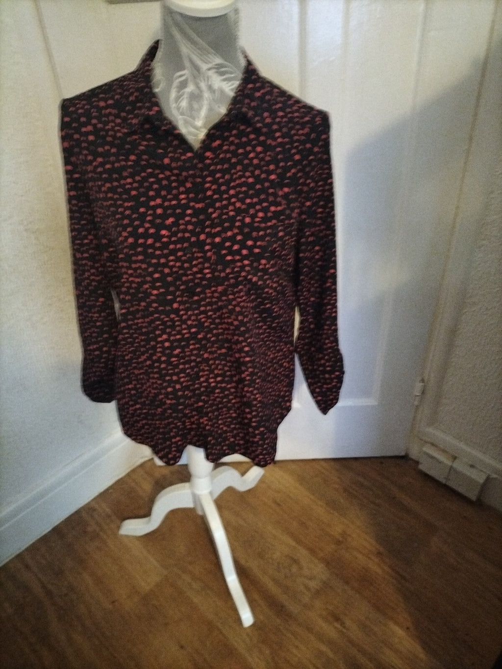 Ladies Peacocks Size 12 Black And Prink Long Sleeve Blouse