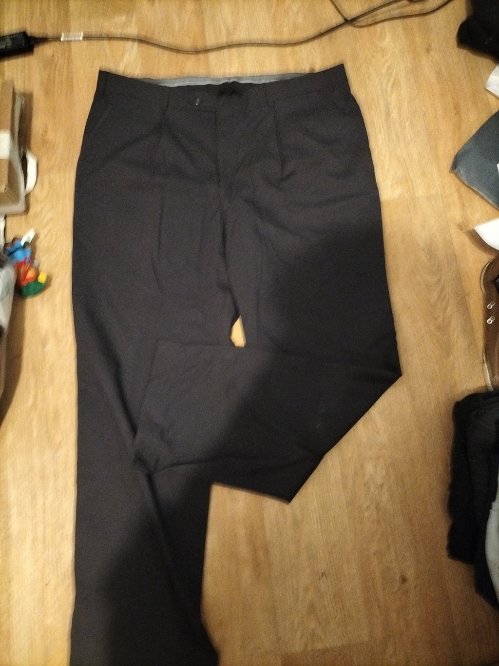Mens Oscar Jacobson Size 42/33 Black Trousers