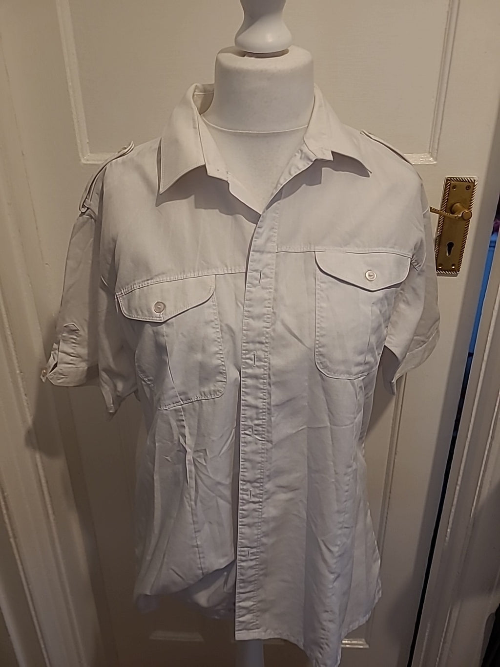 Mens Size Medium White Short Sleeved Shirt