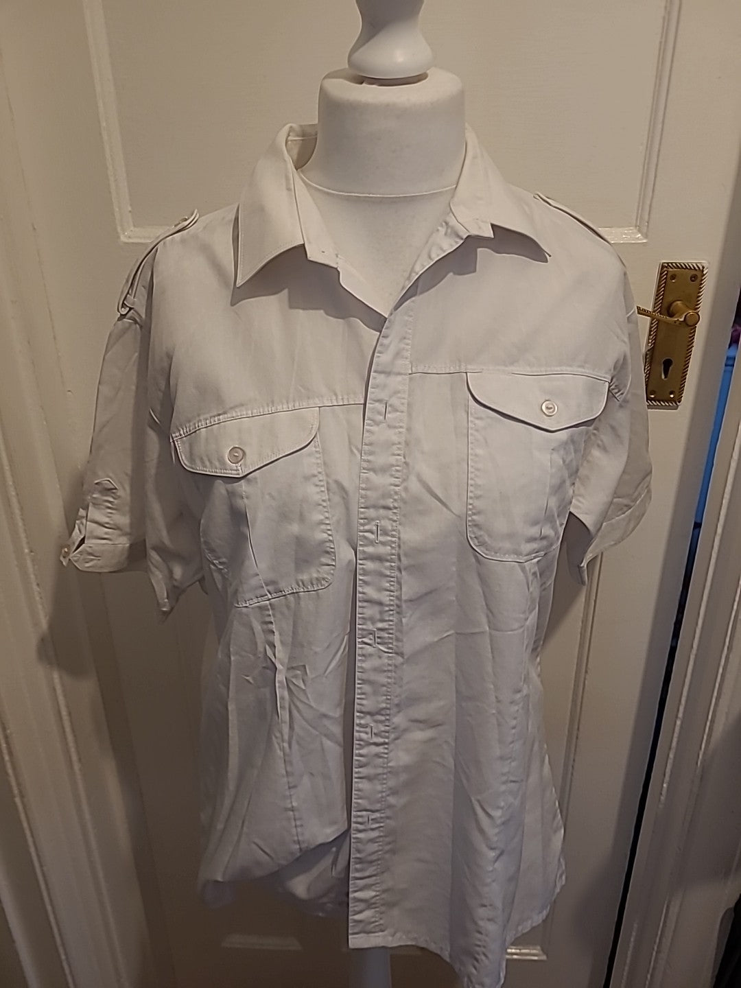 Mens Size Medium White Short Sleeved Shirt