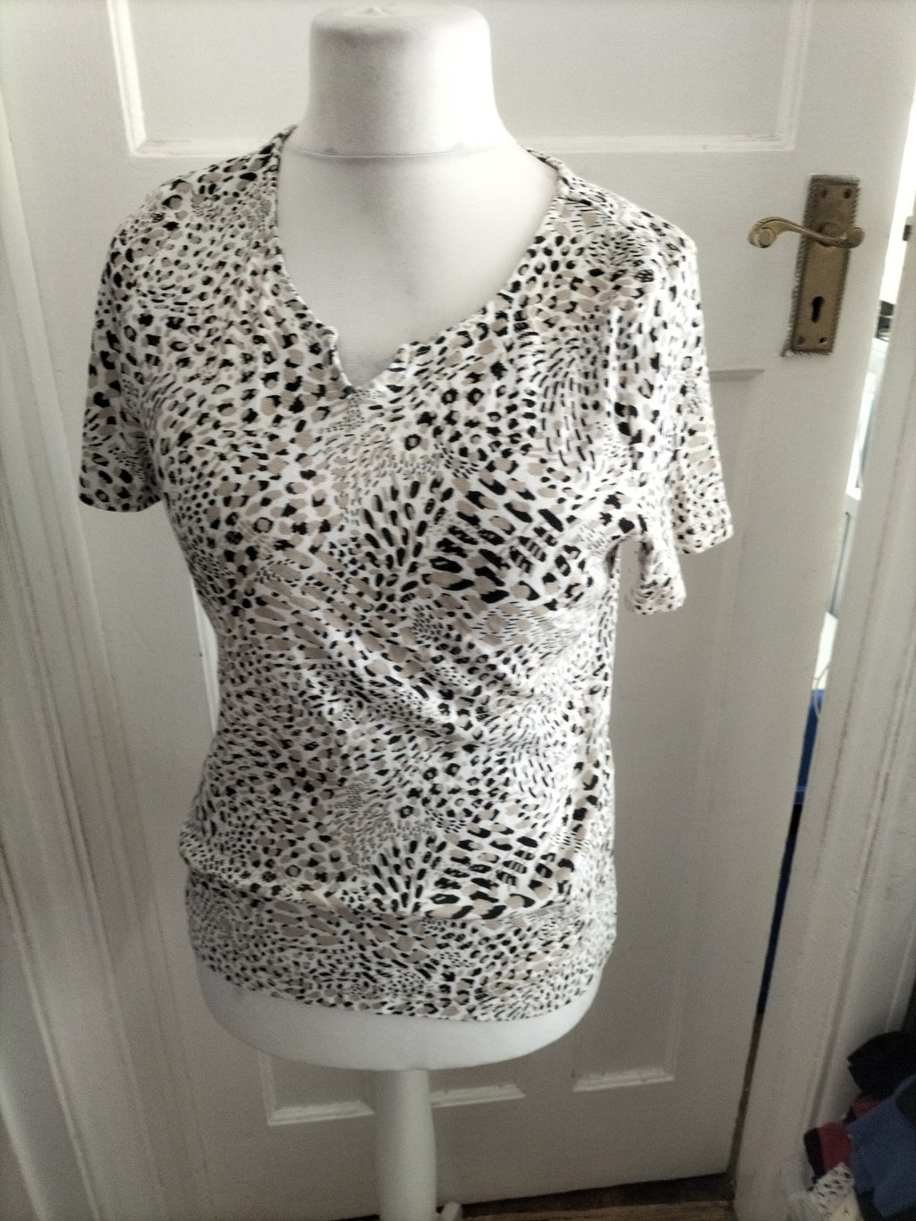 Bonmarche 16 Cream And Beige Patterned Short Sleeved Blouse